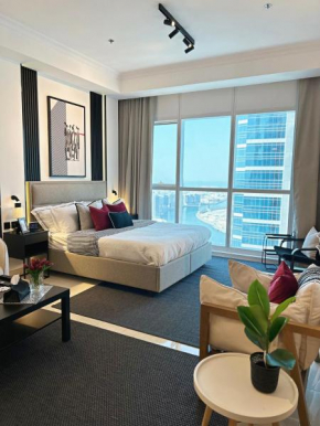 Stylish studio 5 minutes away by car from Burj Khalifa